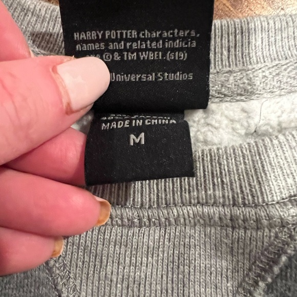 Universal Studios Harry Potter Gray Slytherin Sweatshirt, medium, EUC, green - Picture 4 of 7